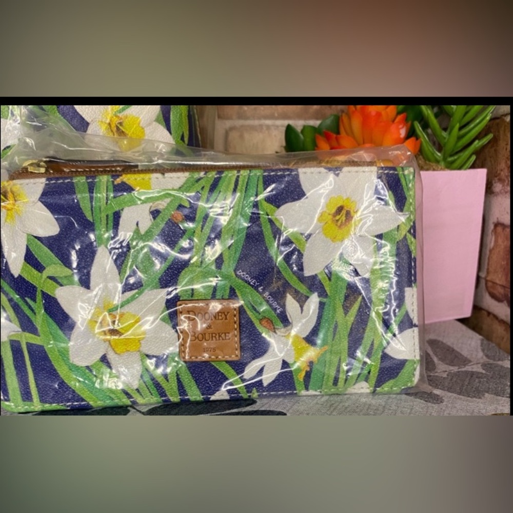 Dooney & Bourke Blue Daffodil bucket set nwt - Picture 4 of 5